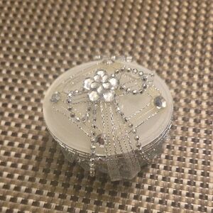 Elegant Silver Floral Jewelry Box